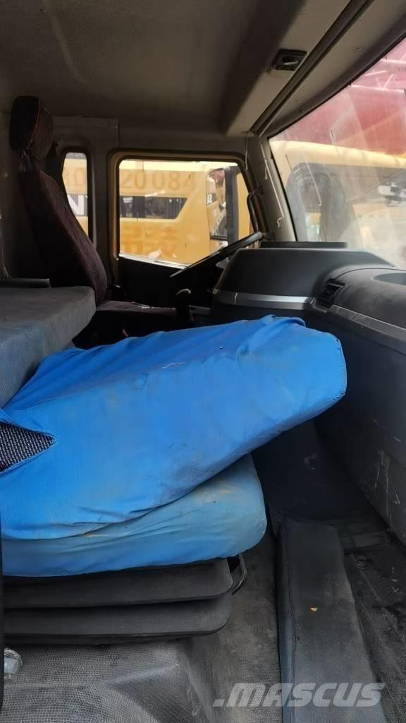 Sany STC 800 T5 Univerzálne terénne žeriavy