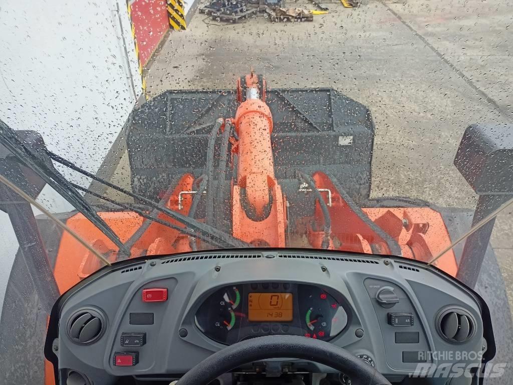 Hitachi ZW150 Kolesové nakladače