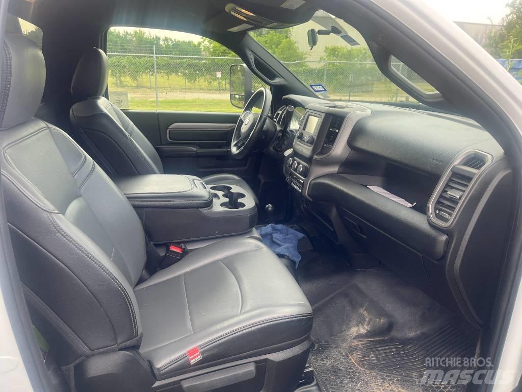 RAM 5500 Plošinové nákladné automobily/nákladné automobily so sklápacími bočnicami