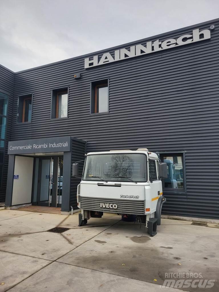 Iveco TURBOTECH Kabíny a interiér