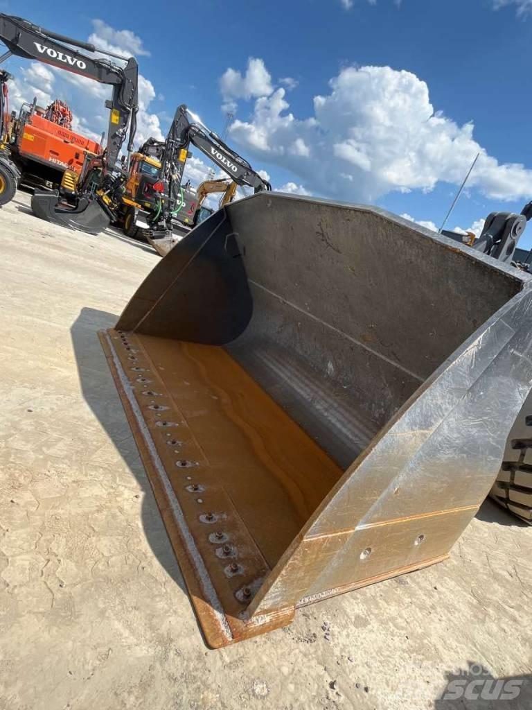 Volvo L220H Kolesové nakladače