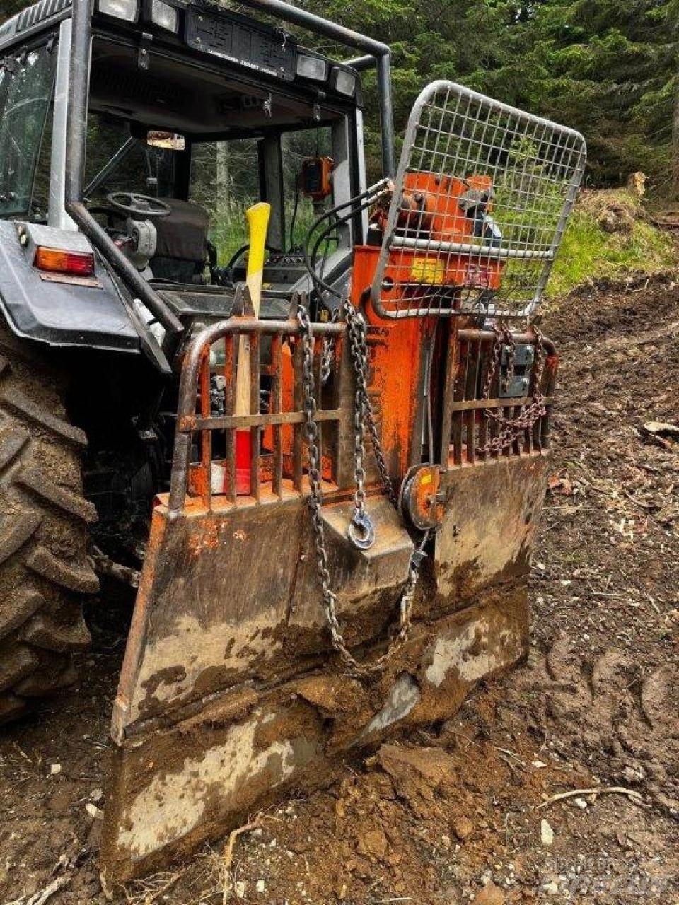 Valtra 6550 Lesné traktory