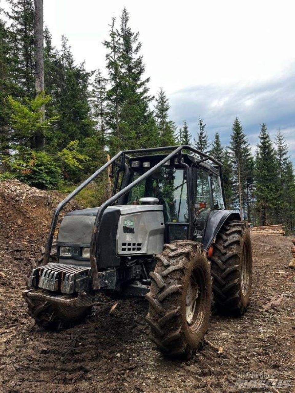 Valtra 6550 Lesné traktory