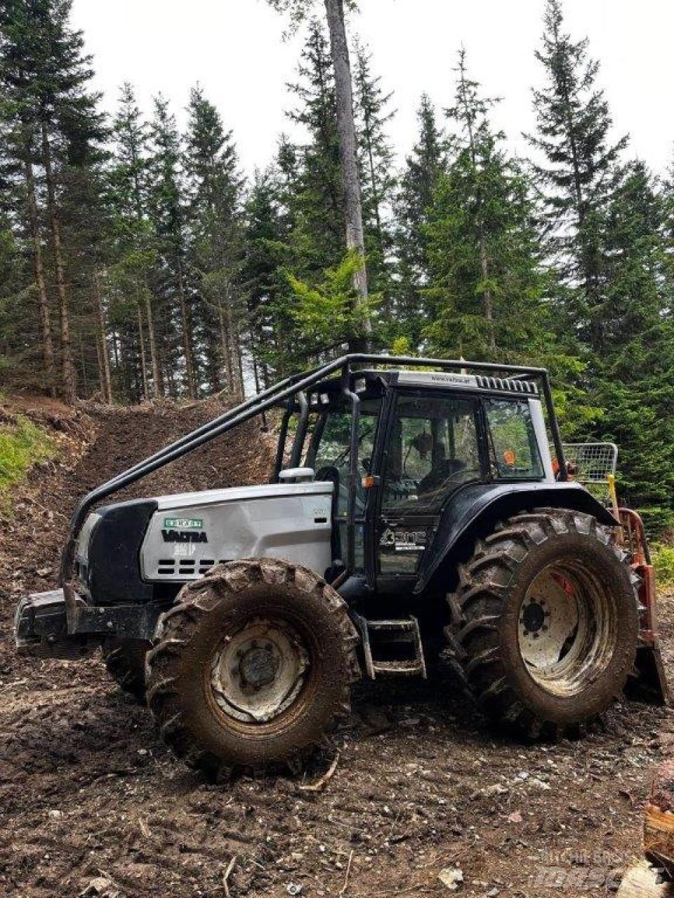 Valtra 6550 Lesné traktory