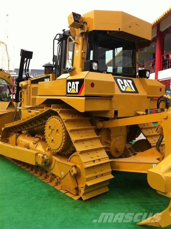 Komatsu d65ex-16 Pásové dozéry