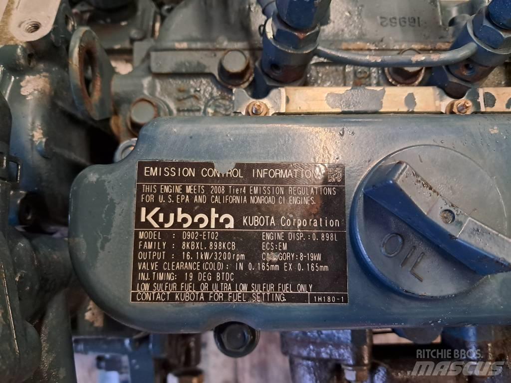 Kubota D-902 Motory