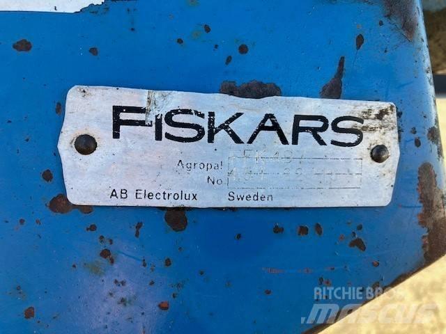 Fiskars FFK 497 Dvojstranné pluhy