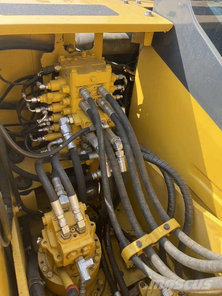 Komatsu PC 130-8 Midi rýpadlá 7 t - 12 t