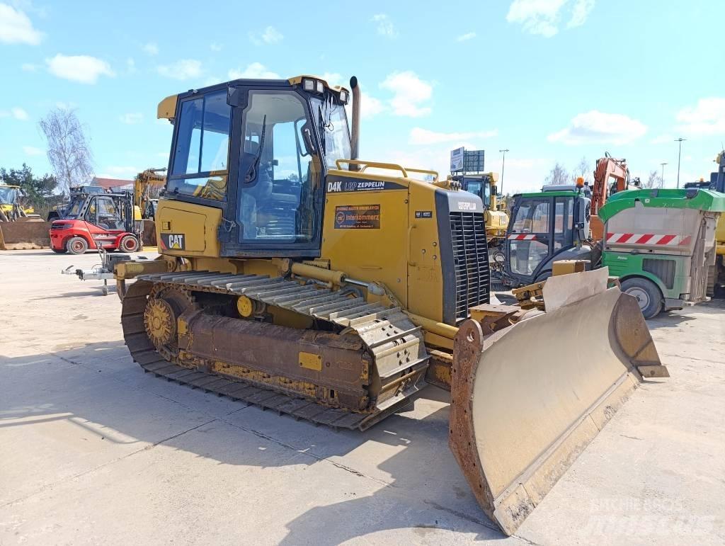CAT D 4 K Pásové dozéry