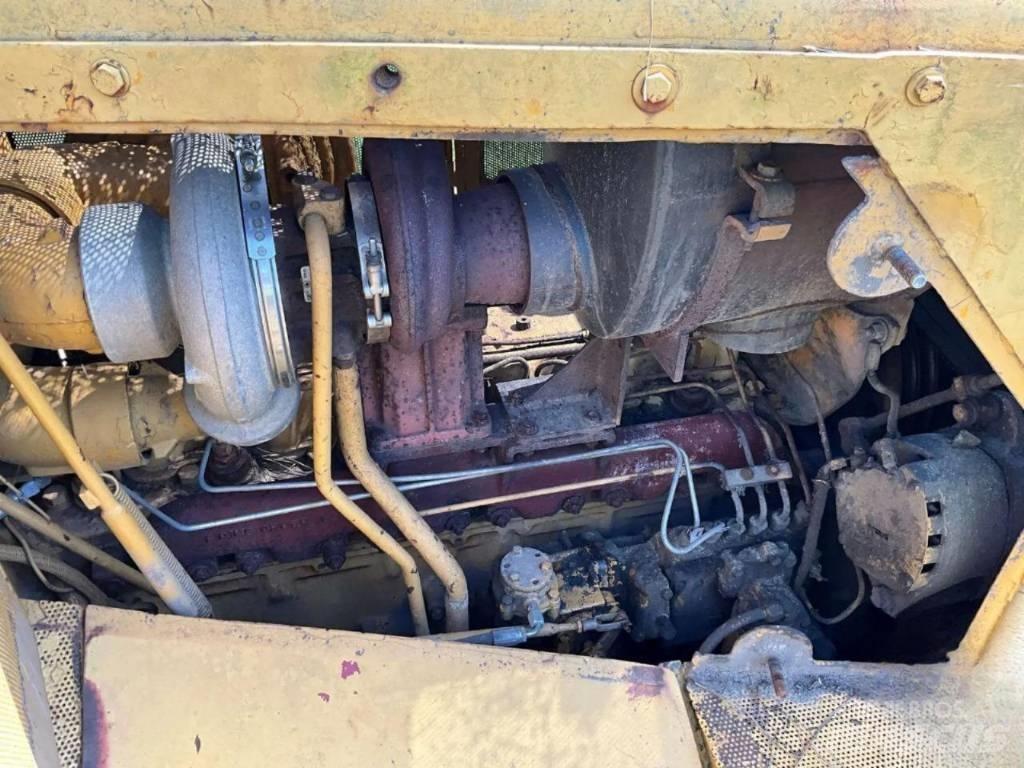 CAT D 7 G Pásové dozéry