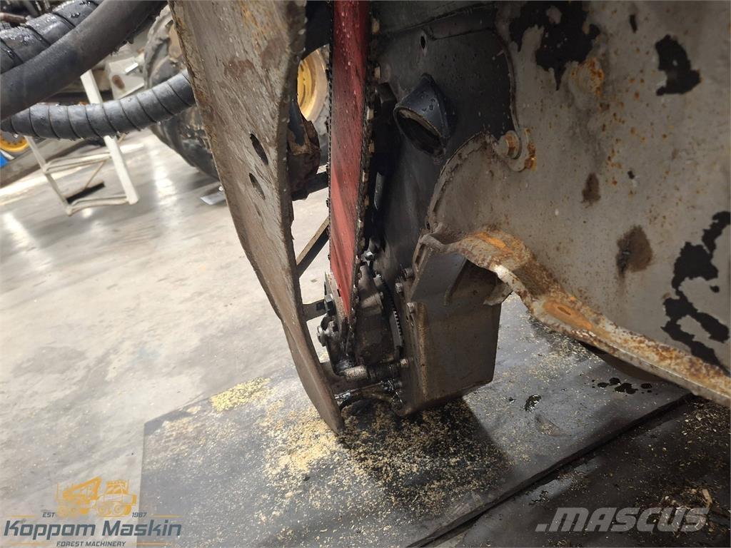 Komatsu C124 Žatevné hlavy