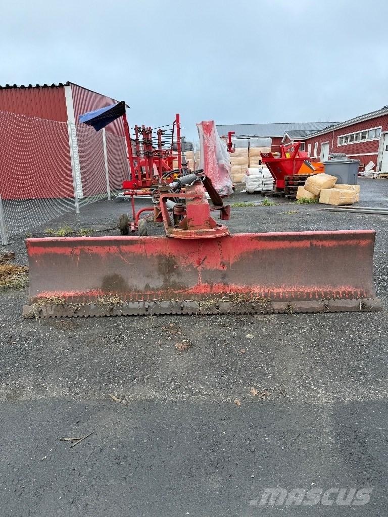 VM 300 JH 2 Ťahané radlice