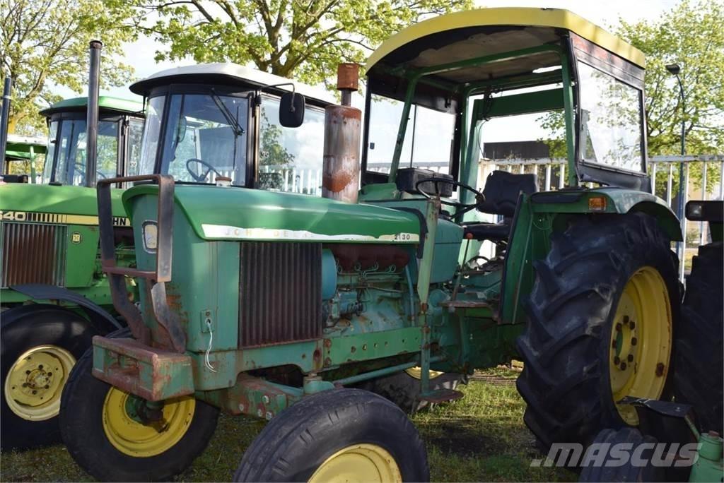 John Deere 2130 Traktory