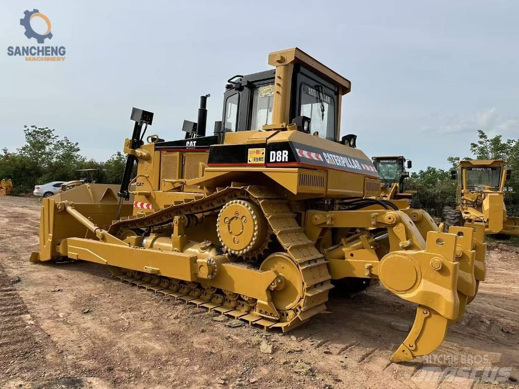 CAT D 8 R Pásové dozéry