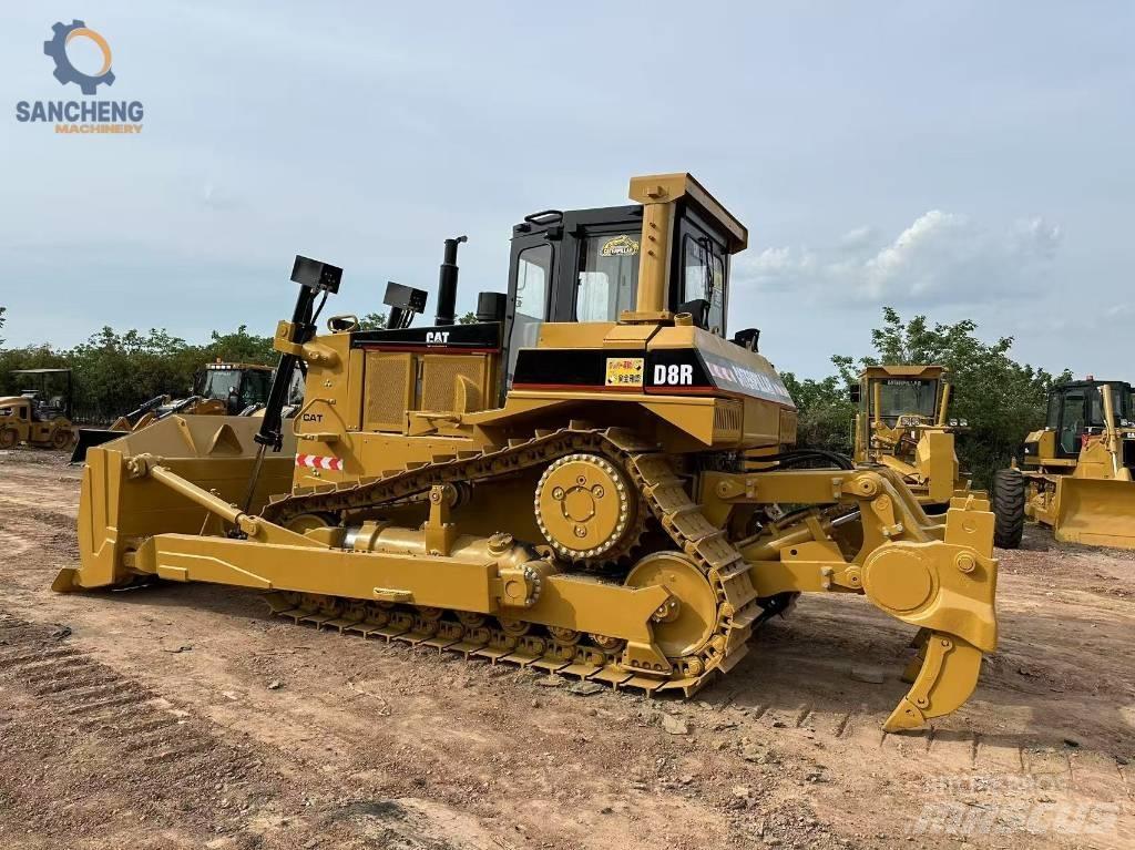 CAT D 8 R Pásové dozéry
