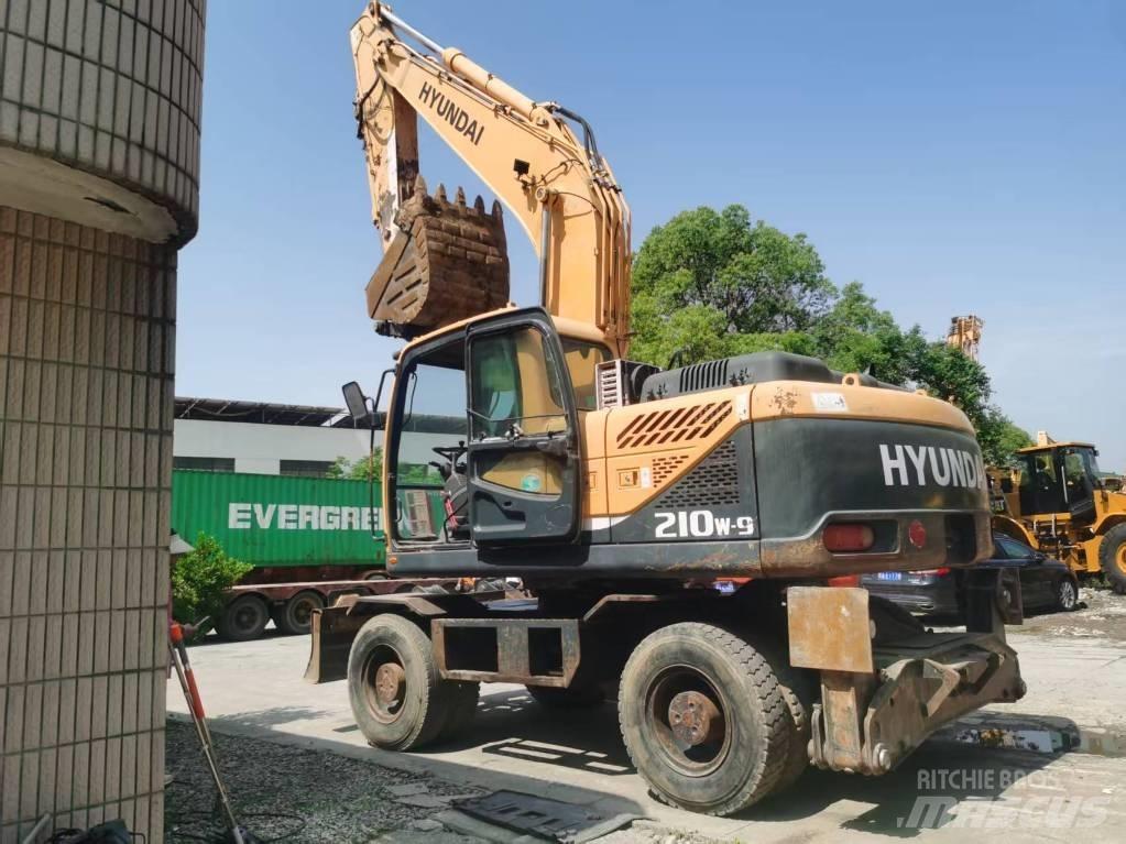 Hyundai R210w-9 Midi rýpadlá 7 t - 12 t