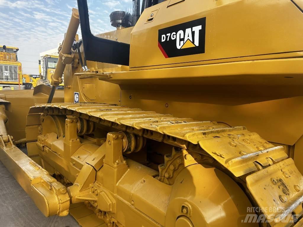 CAT D 7 G Pásové dozéry