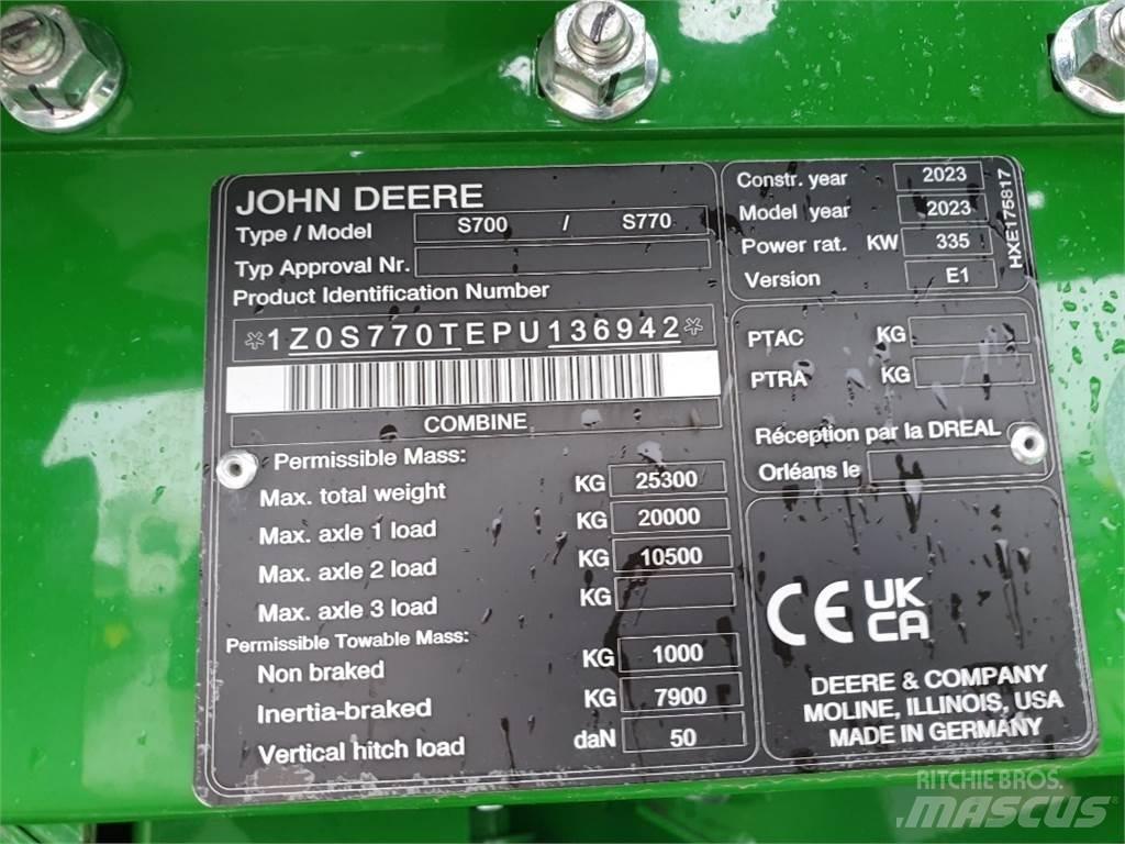John Deere S770 Kombinované zberacie stroje