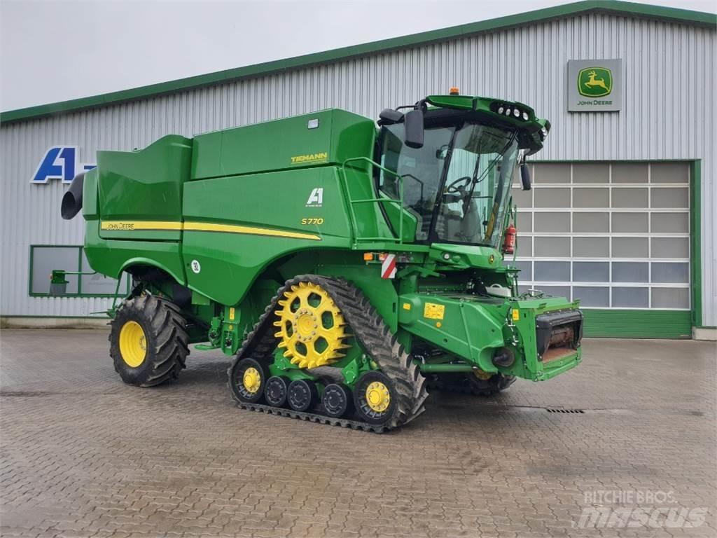 John Deere S770 Kombinované zberacie stroje