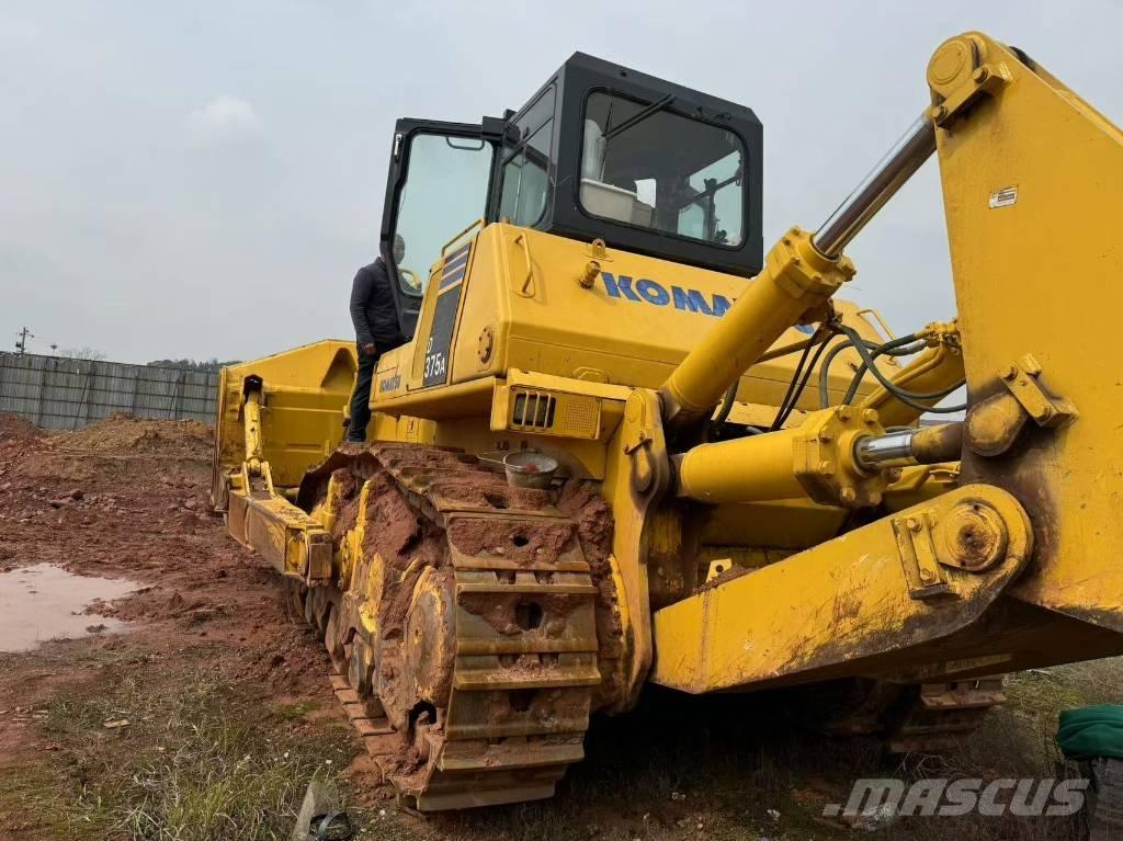 Komatsu D 375 A Pásové dozéry