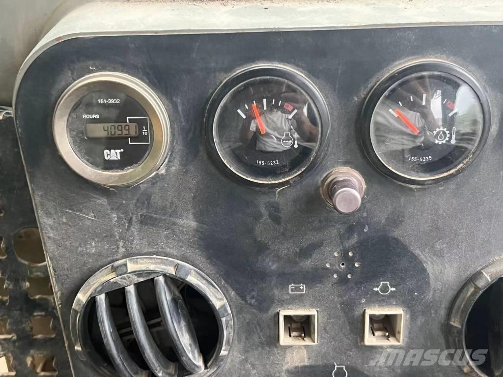 CAT D7G2 Pásové dozéry