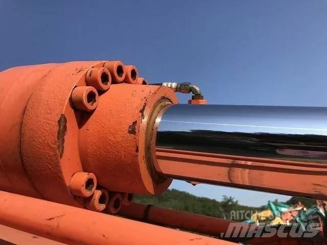 Hitachi ZX 200 Pásové rýpadlá
