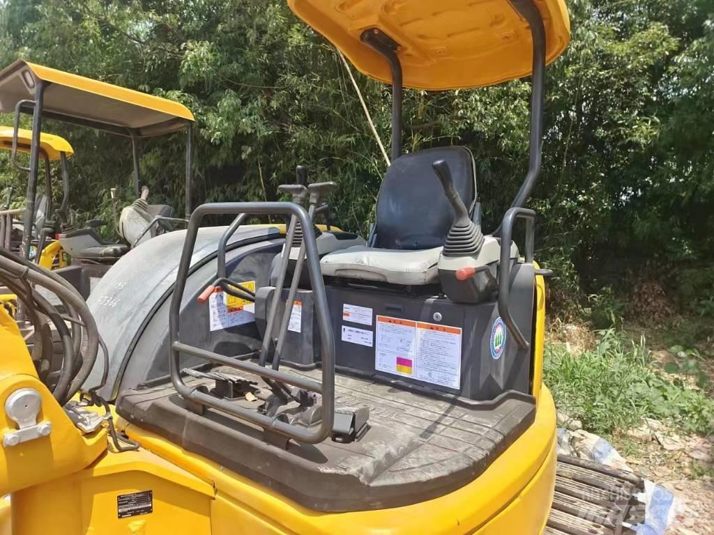 Komatsu PC35 Pásové rýpadlá