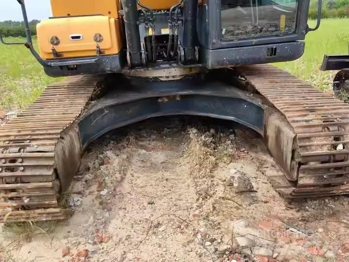 Hyundai 225LVS Pásové rýpadlá