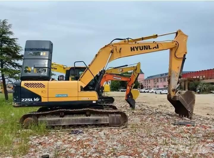 Hyundai 225LVS Pásové rýpadlá
