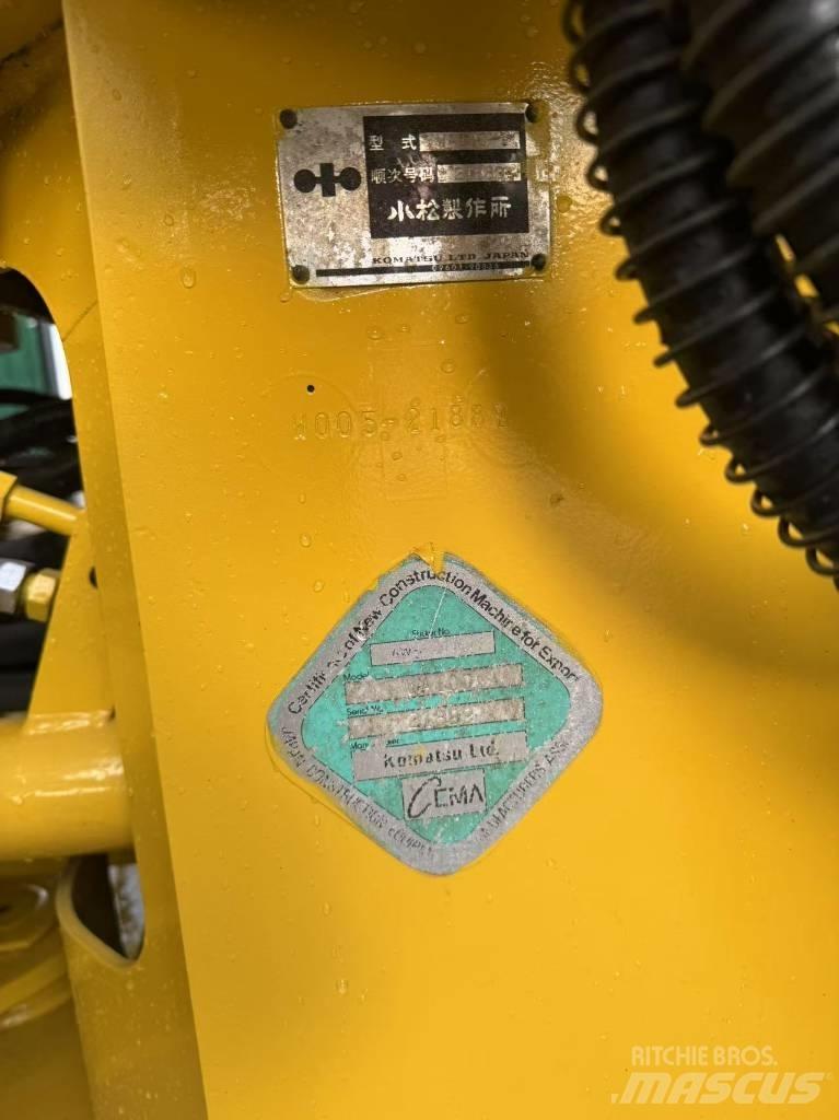 Komatsu WA100-1 Kolesové nakladače