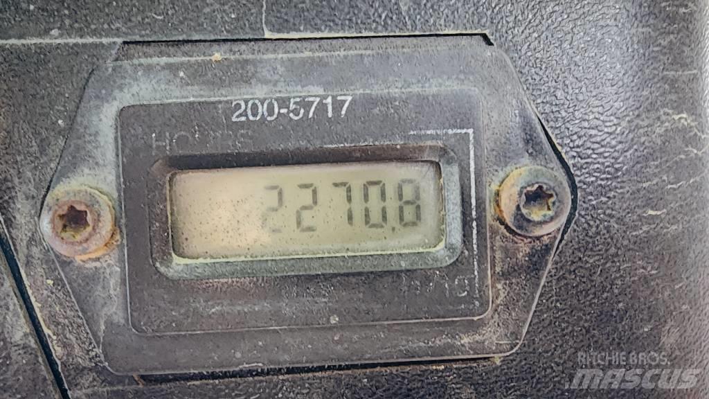 CAT 257 B Šmykom riadené nakladače