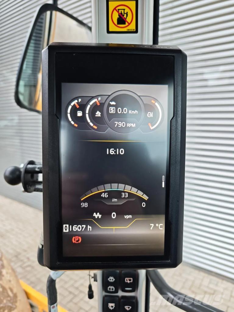 Volvo SD135B Pneumatikové valce