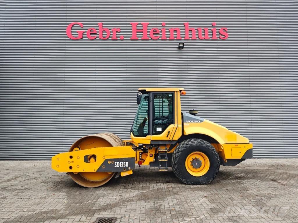 Volvo SD135B Pneumatikové valce