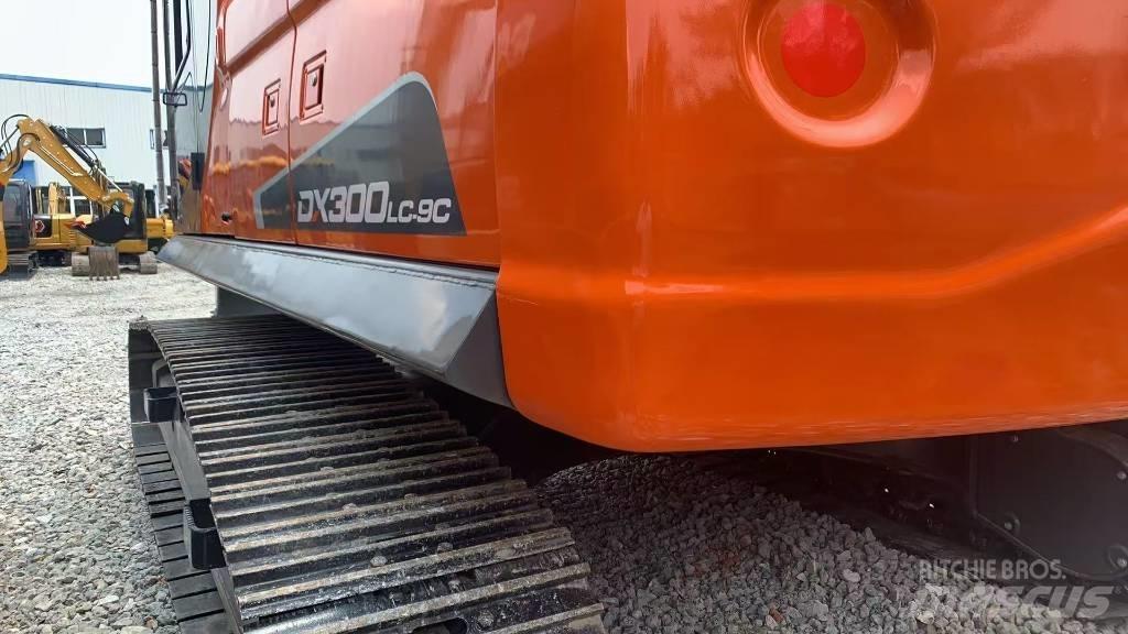 Doosan DX 300 Pásové rýpadlá