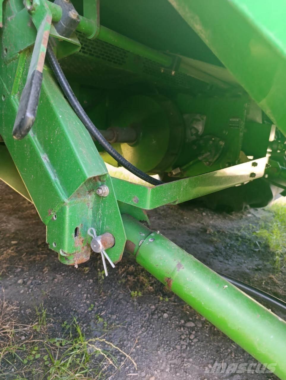 John Deere W650 Kombinované zberacie stroje