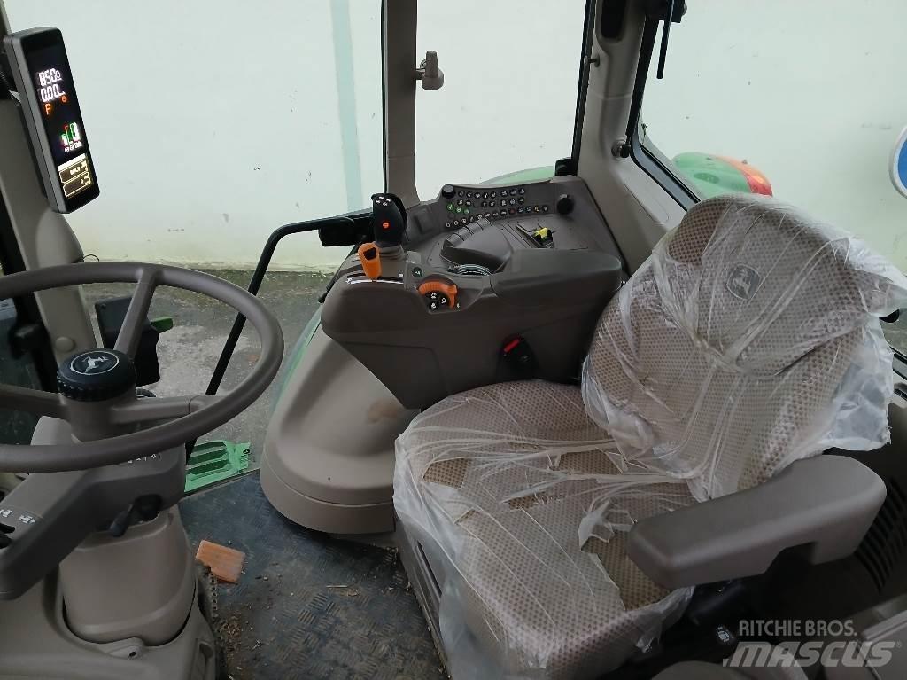 John Deere 6130M Traktory