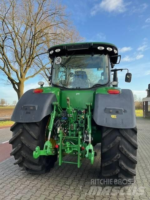John Deere 7310 R Traktory