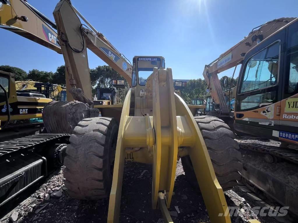 CAT 966F Kolesové nakladače