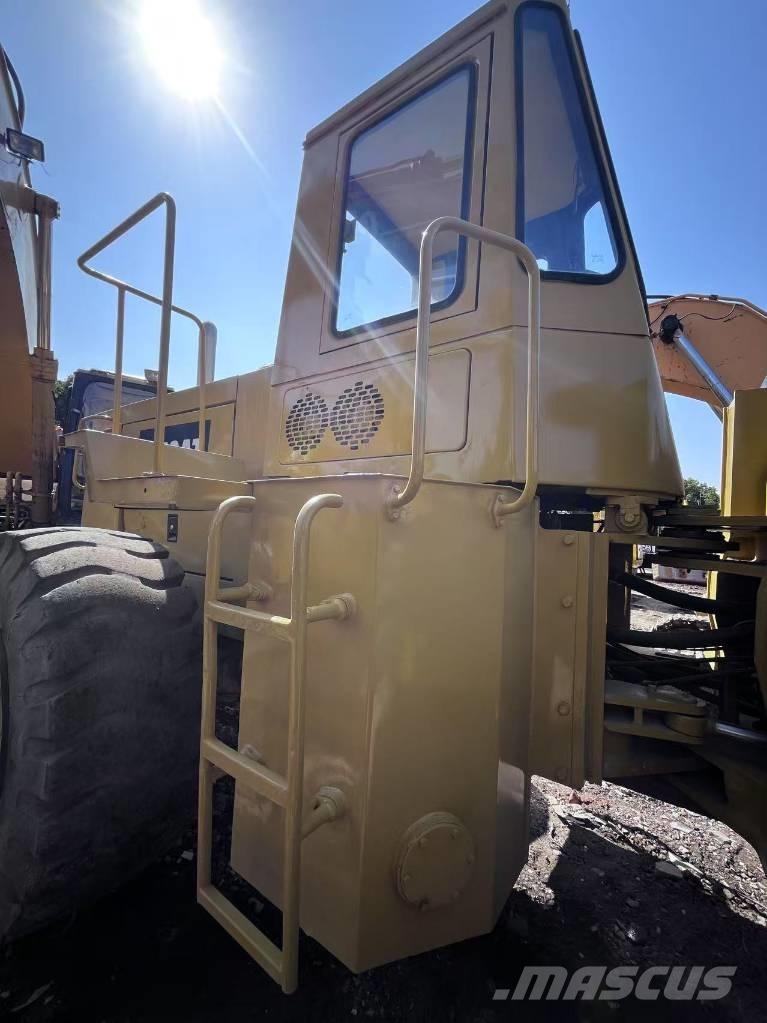 CAT 966F Kolesové nakladače