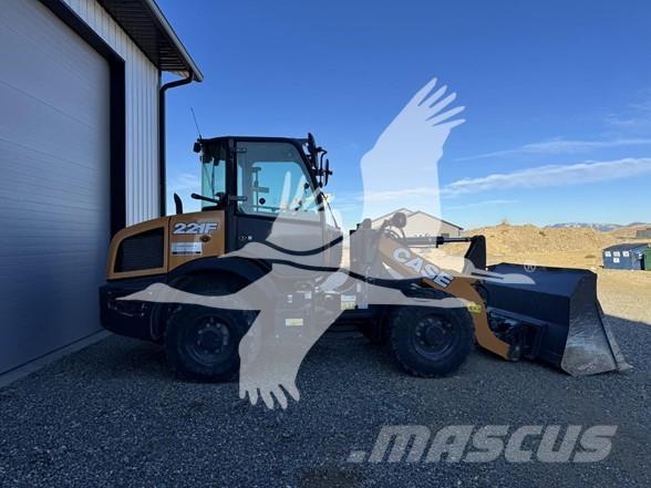 CASE 221F Kolesové nakladače