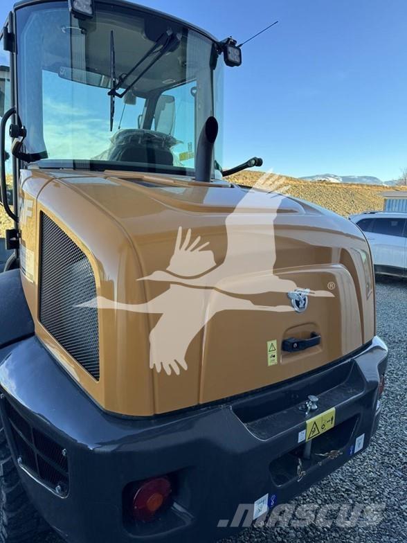 CASE 221F Kolesové nakladače