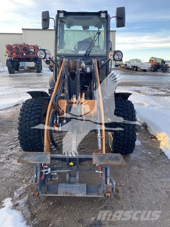 CASE 221F Kolesové nakladače