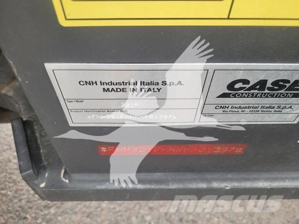 CASE 221F Kolesové nakladače