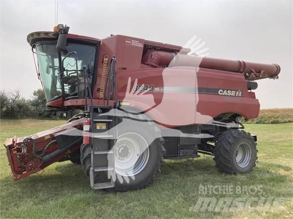 Case IH 8240 Kombinované zberacie stroje