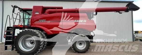 Case IH 8250 Kombinované zberacie stroje