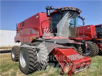 Case IH 8250 Kombinované zberacie stroje