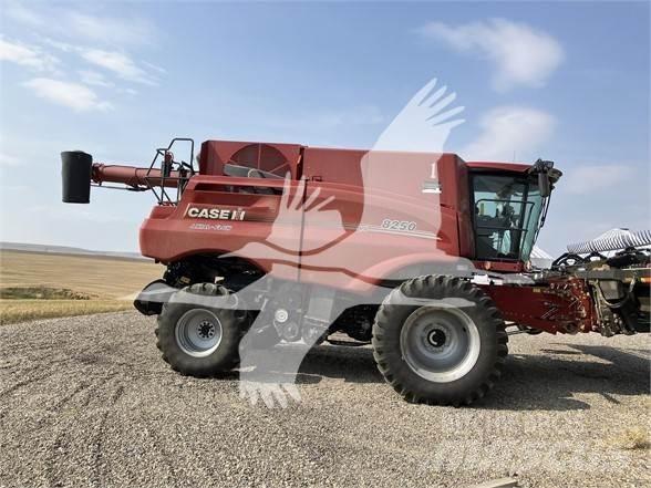 Case IH 8250 Kombinované zberacie stroje