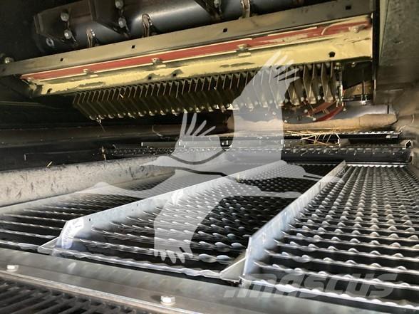 Case IH 8250 Kombinované zberacie stroje