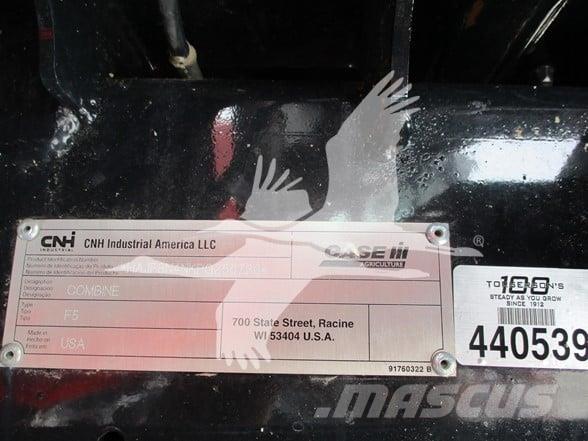 Case IH 8250 Kombinované zberacie stroje