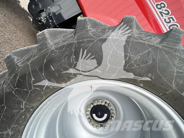 Case IH 8250 Kombinované zberacie stroje